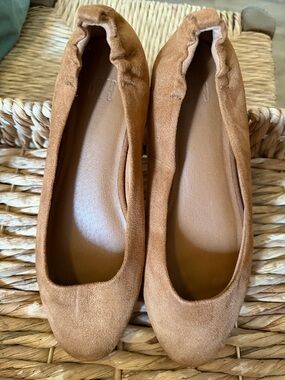 GAP Women's Suede Ballet Flats in Camel Brown